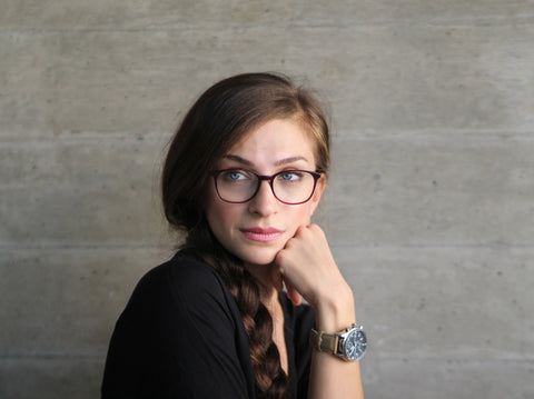woman with bluelight eyewear